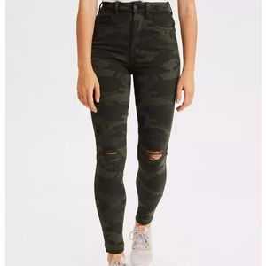 American Eagle Curvy army print jeans